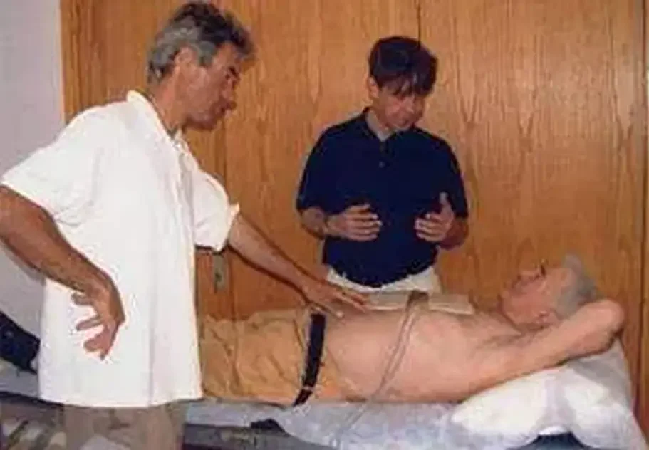 טיפול במרפאה, מתוך ארכיון CRT